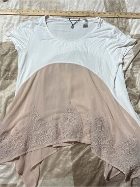 BKE White & Blush Embroidered Layered High-Low Tunic